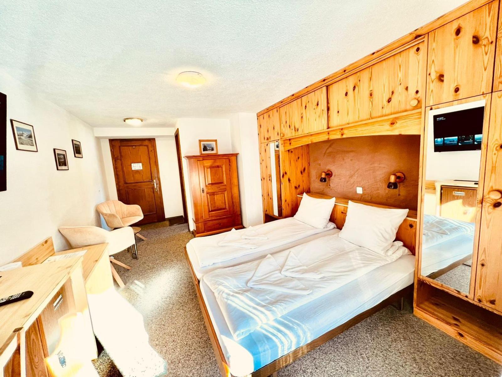Hotel Old Jnn 克洛斯特斯 外观 照片